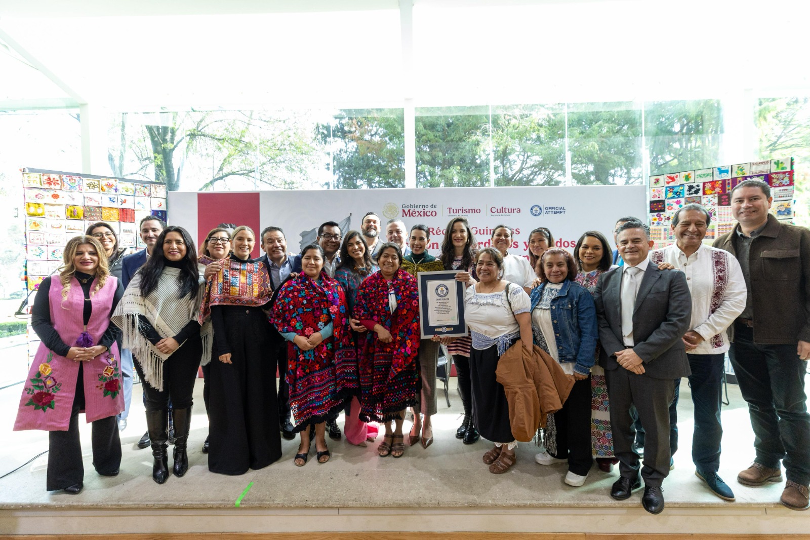 Tlaxcala brilla en la exposición de bordados y tejidos más grande del mundo